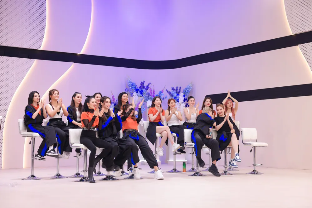 Chị đẹp đạp gió rẽ sóng