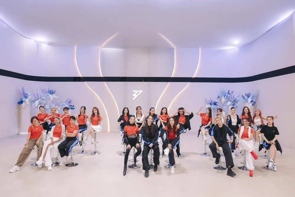 Chị đẹp đạp gió rẽ sóng