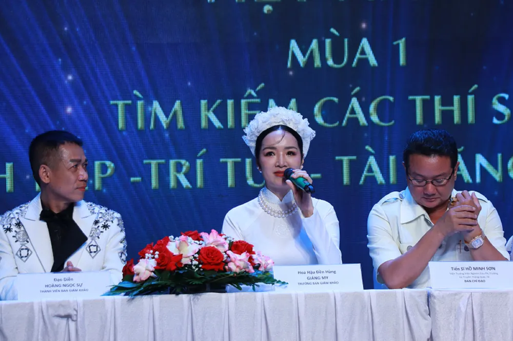 Hoa hậu Đền Hùng Giáng My