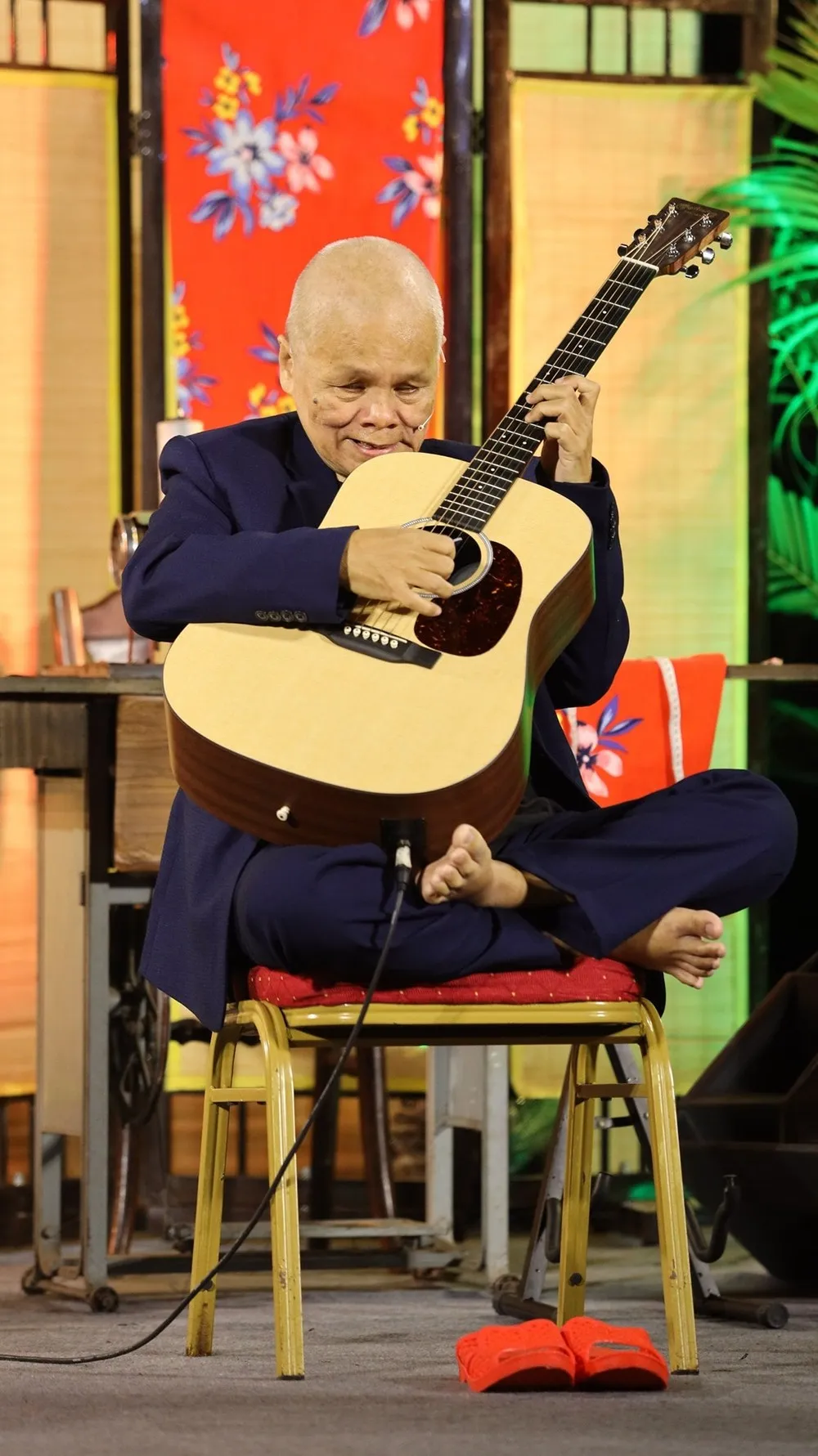 nghe-si-guitar-thanh-dien-6627.jpeg