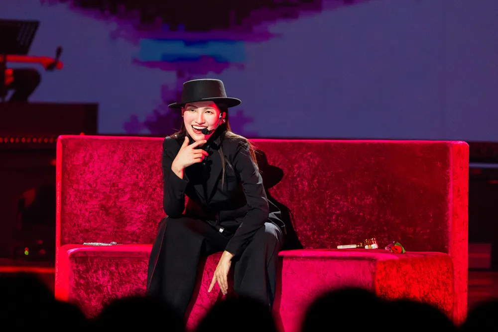 Chị đẹp đạp gió rẽ sóng