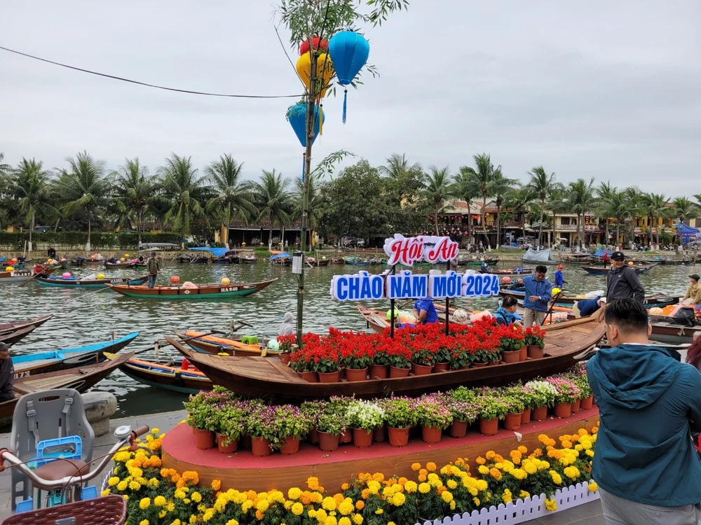 Hội An là địa điểm quen thuộc của người dân và du khách dịp tết đến xuân về Hội An