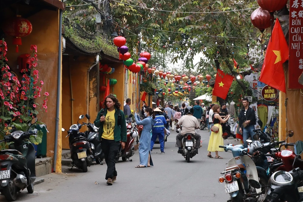 Thời tiết Quảng Nam ngày mùng 2 tết phù hợp cho người dân và du khách du xuân hoi-an.JPG
