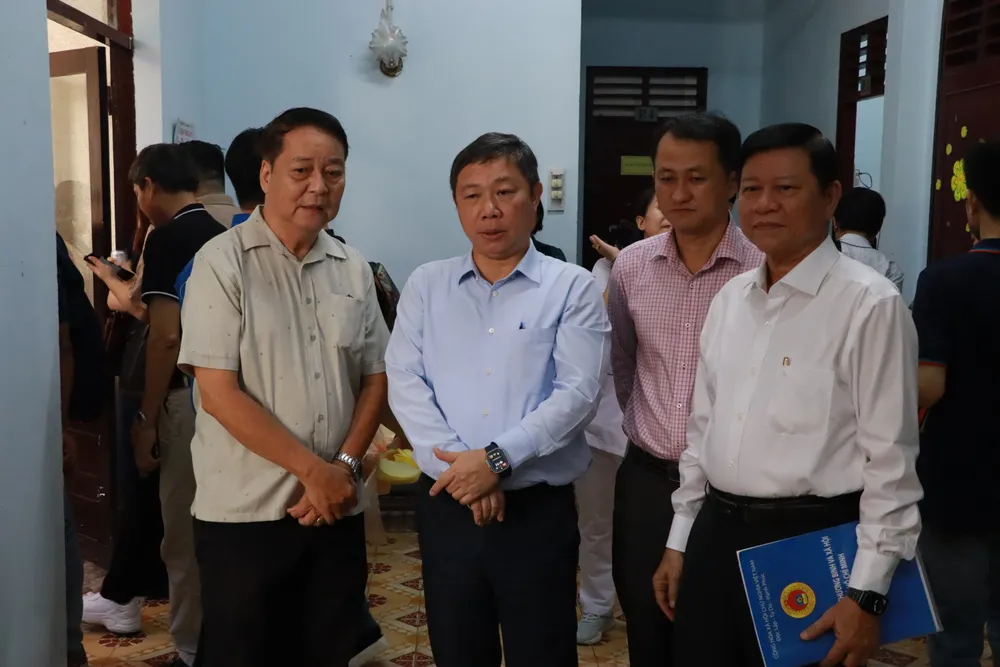 Ông Dương Anh Đức, Phó Chủ tịch UBND TP.HCM cùng các lãnh đạo tham quan nơi ở mới của các nghệ sĩ duong-anh-duc1.JPG