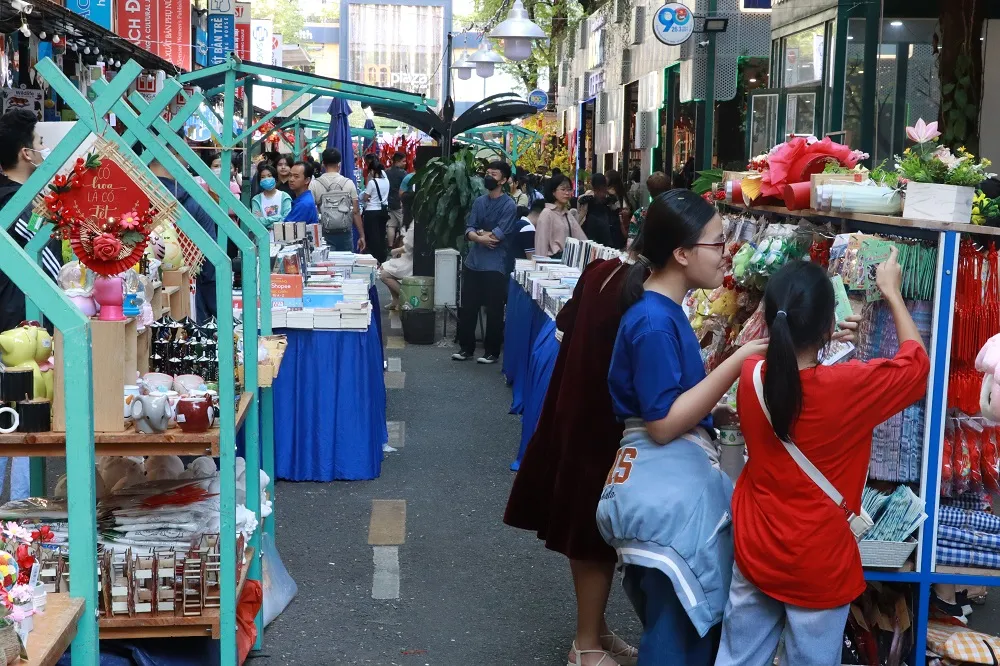 duong-sach-tphcm (2).JPG