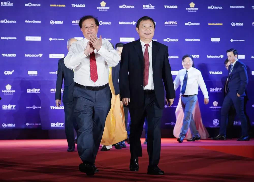 Ông Tạ Quang Đông, Thứ trưởng Bộ VH,TT&DL cùng ông Dương Anh Đức, Phó Chủ tịch UBND TP.HCM tại thảm đỏ sự kiện Liên hoan phim quốc tế TP.HCM