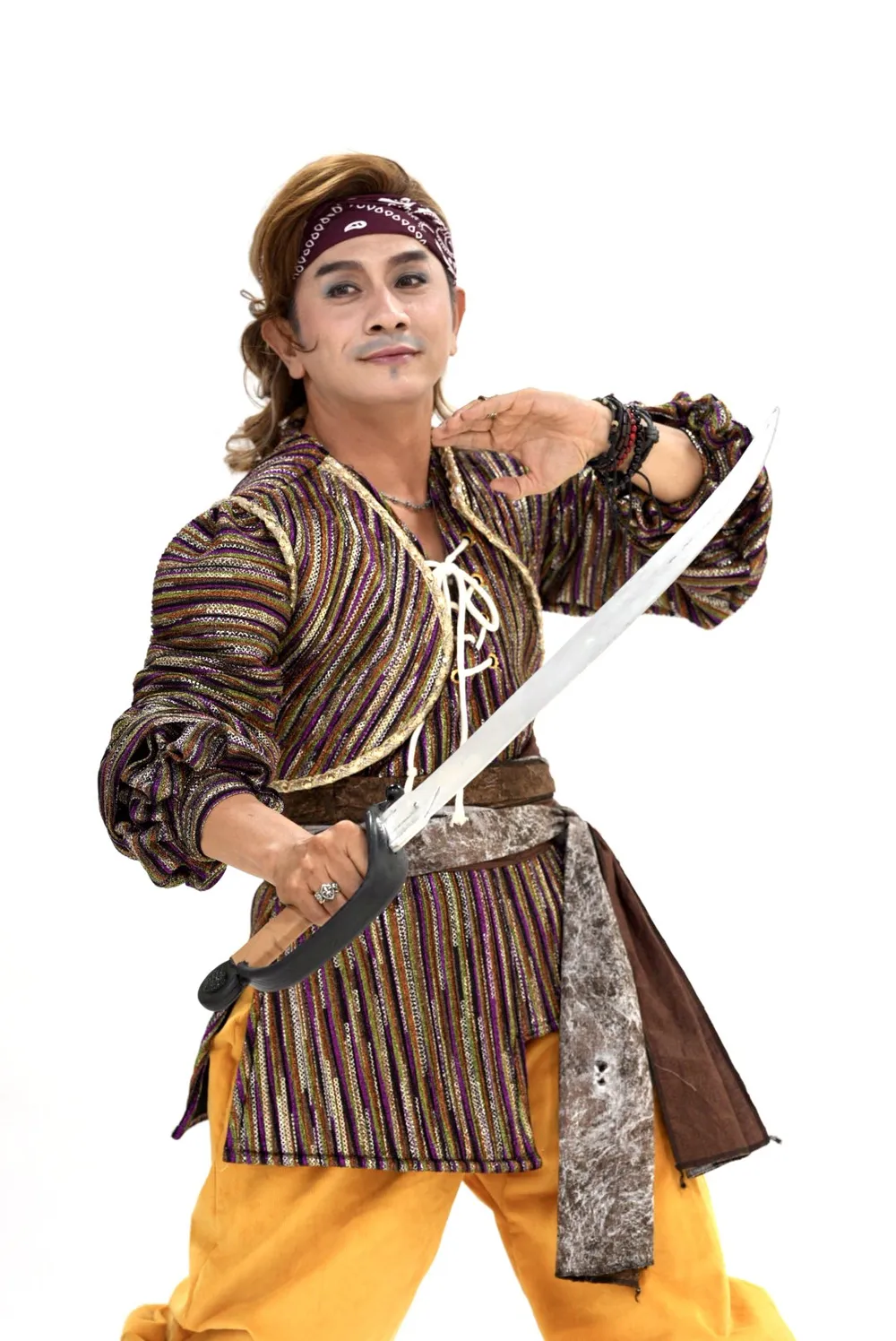 Đình Toàn tiếp tục đảm nhận vai Thuyền trưởng Sinbad. Ảnh: IDECAF Ngày xửa ngày xưa