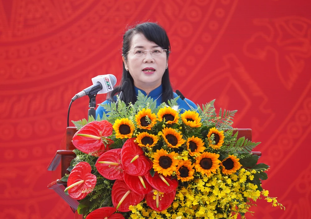 Bà Trần Kim Yến, Chủ tịch Ủy ban MTTQ Việt Nam TP.HCM phát biểu tại buổi lễ gio-to-hung-vuong14.jpg