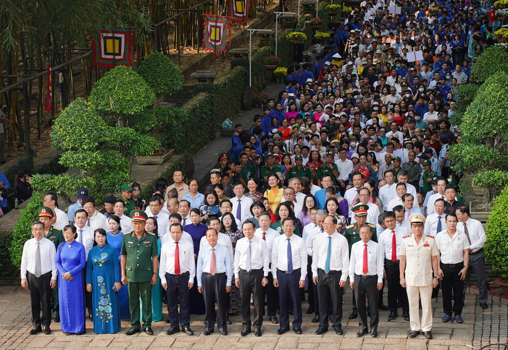 Ông Nguyễn Văn Nên, Bí thư Thành ủy TP. HCM cùng lãnh đạo TP.HCM và đại diện các sở, ban, ngành, đoàn thể, lực lượng vũ trang TP.HCM; TP Thủ Đức, các quận, huyện; nhân sĩ trí thức, chức sắc tôn giáo, dân tộc, cựu chiến binh, công nhân, nông dân, thanh niên, phụ nữ, doanh nhân và kiều bào về tham dự Lễ Giỗ tổ Hùng Vương. Giỗ Tổ Hùng Vương