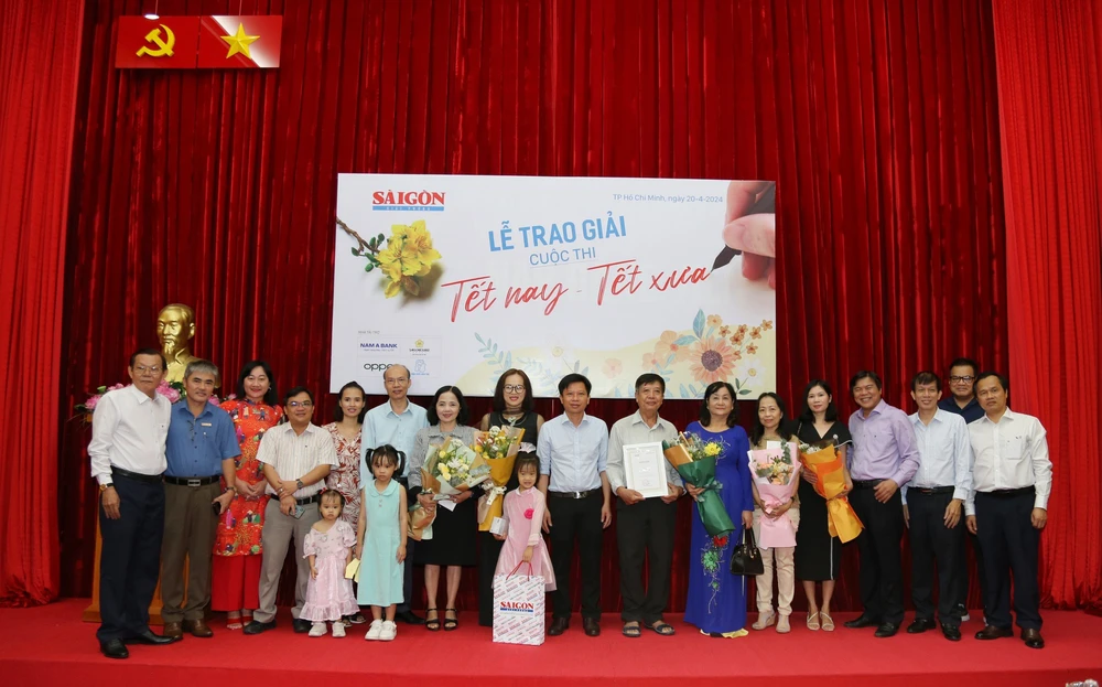 Các tác giả đoạt giải cuộc thi viết "Tết nay - Tết xưa". cai-tet-cua-nguoi-gia2.jpg