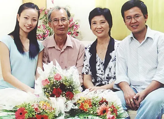 Gia đình vợ chồng GS.TS.NSND-Tạ Bôn-Kim Dung. Ảnh: TL ta-bon4.jpg