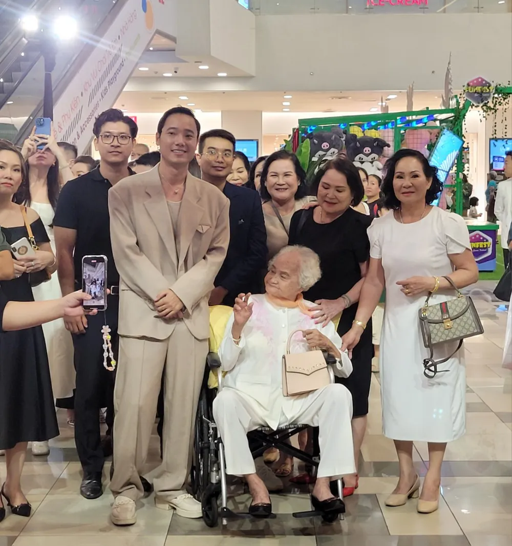 Mẹ của Lý Hải bà Phạm Thị Hai tại sự kiện. Ảnh: VĂN HÀ lat-mat-7.jpg