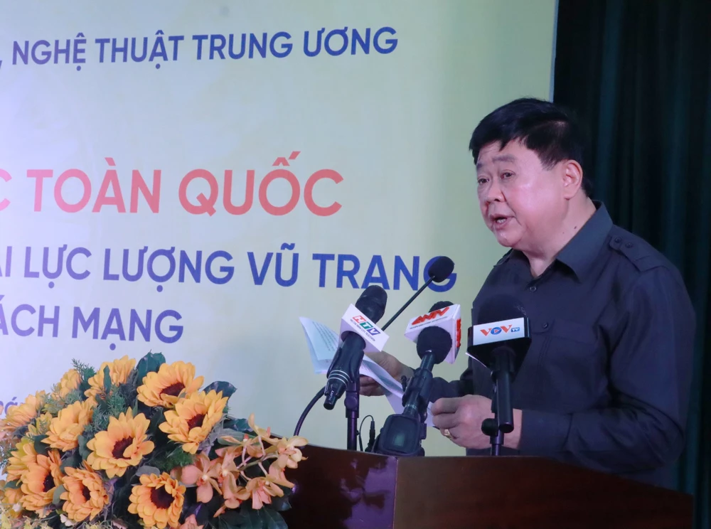 PGS.TS Nguyễn Thế Kỷ, Chủ tịch Hội đồng Lý luận, phê bình văn học, nghệ thuật Trung ương phát biểu van-nghe-si2.jpg