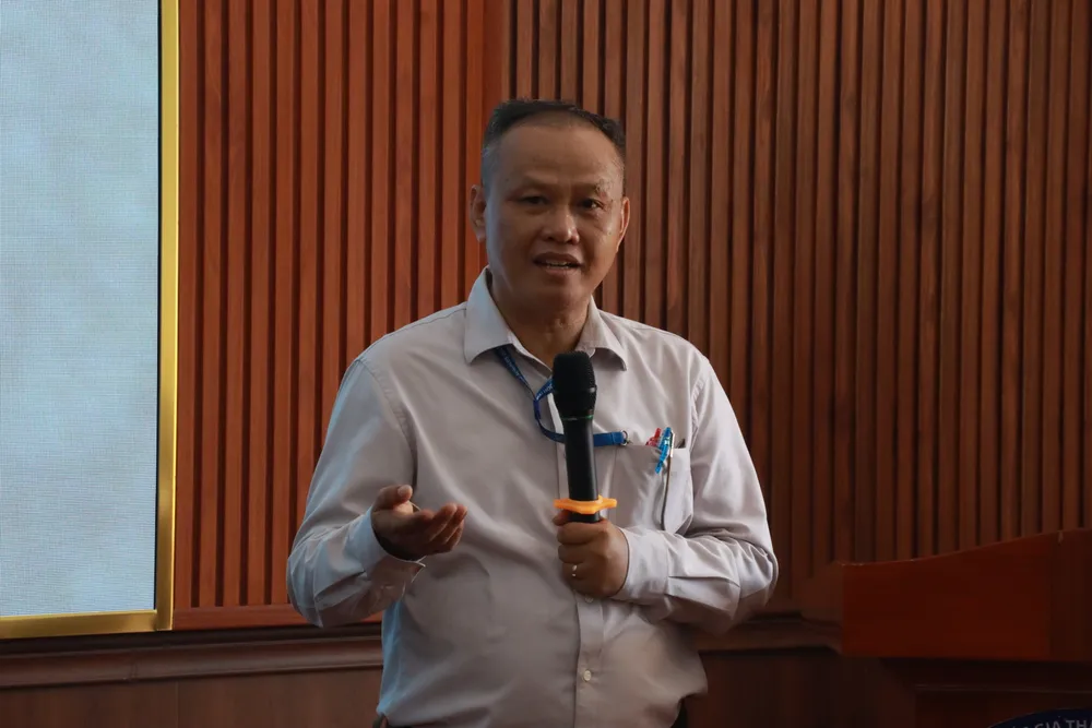 Chia sẻ thêm với PLO, PGS. TS Trương Văn Món cho biết bản thân đã có cả một quá trình nghiên cứu và thực hiện bộ sách Văn hoá - lịch sử Champa. van-hoa-lich-su-champa.JPG