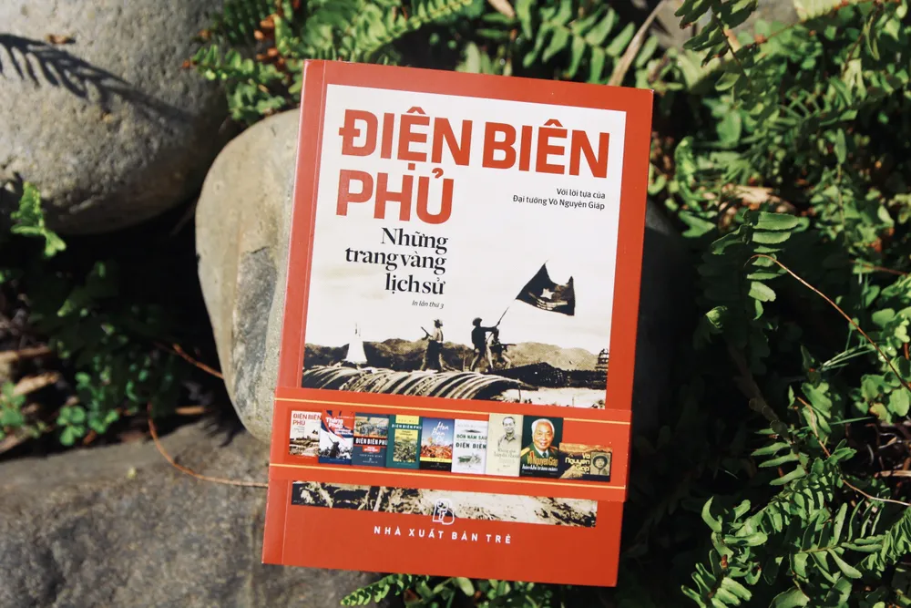 Tập sách được viết từ những tư liệu do tác giả thu thập, cộng thêm ký ức của ông, do Đại tướng Võ Nguyên Giáp viết lời tựa. dien-bien-phu4.jpg