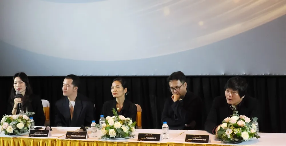 Ban giám khảo của dự án phim ngắn CJ 2024. Ảnh: VĂN HÀ Dự án phim ngắn CJ 2024