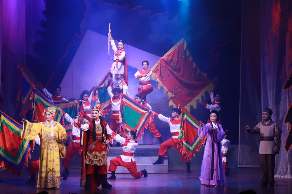 Lá cờ thêu 6 chữ vàng