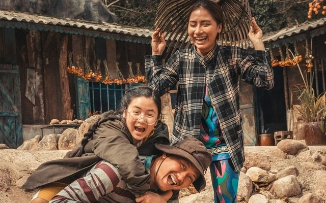 Gia đình Tư Hậu (Quách Ngọc Tuyên đóng) trong phim lat-mat5.jpg