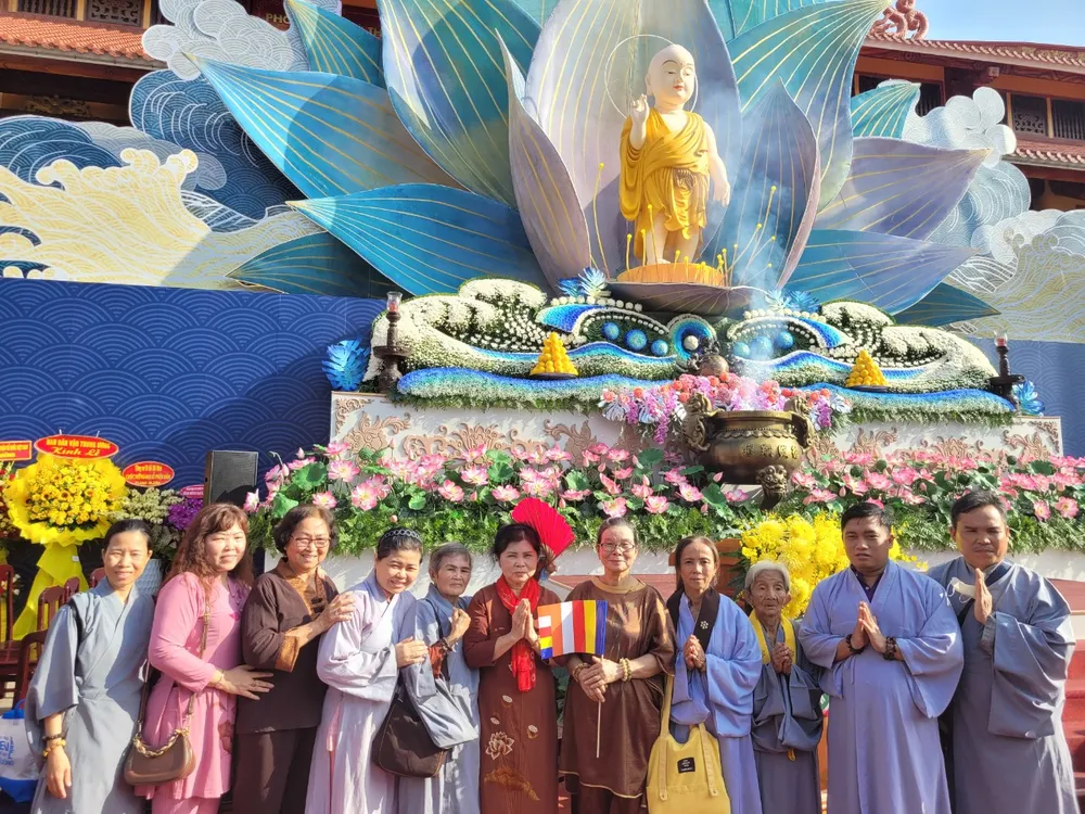 Các Phật tử đến tham gia đại lễ Phật đản 2024. phat-dan3.jpg