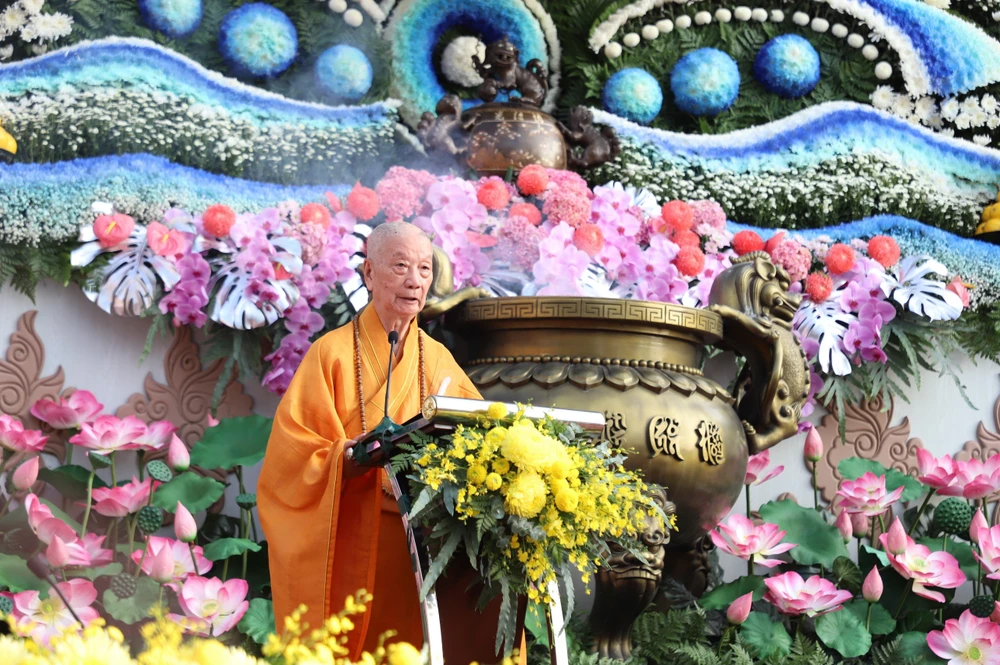 Hoà thượng Thích Trí Quảng, Pháp chủ Hội đồng Chứng minh Giáo hội Phật giáo Việt Nam. phat-dan4.jpg