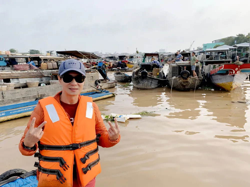 Đến Lật mặt: 48h Lý Hải cũng đã tái hiện những hình ảnh miền Tây sông nước hào sảng, lồng ghép triệt để vào phim với bối cảnh một ngôi làng người Chăm ở Châu Đốc, An Giang. lat-mat-7-5.jpg