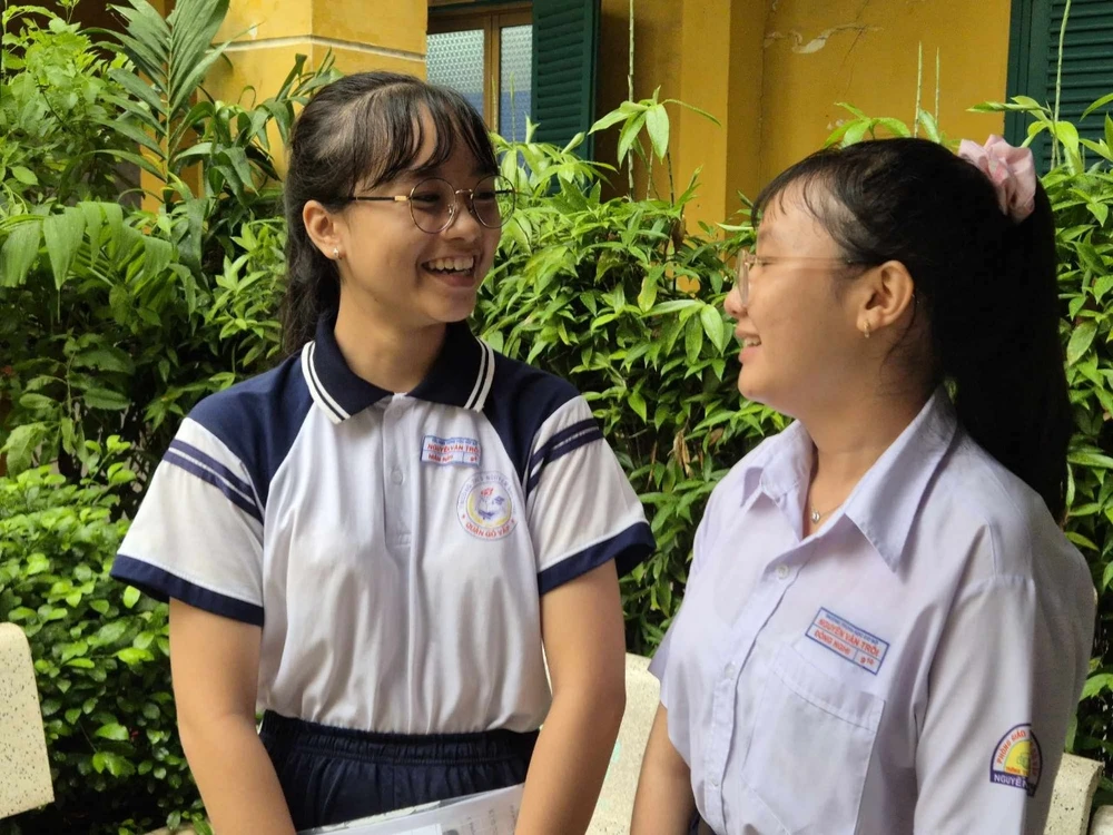 Các thí sinh tại TP.HCM hoàn thành 3 môn chuyên gồm Toán, Ngữ Văn, Sinh học, Tiếng Anh Thi vào lớp 10