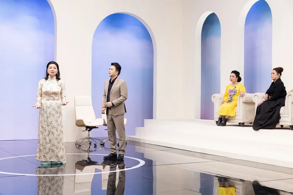 Tại chương trình, Lê Khánh, Tuấn Khải cũng thể hiện lại một phần trong vở Giáng Hương, cả bản kịch nói và cải lương (với tiếng đệm đàn của NSND Thanh Hải). nsnd-bach-tuyet.jpg