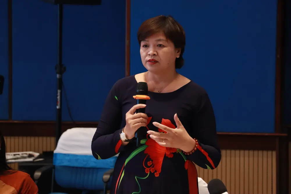 Theo TS Phạm Thị Thuý, với kinh nghiệm của mình chị nhận ra 3 thách thức, biến động lớn mà các gia đình hiện đại đang gặp phải. diem-tua-gia-dinh-giua-nhung-bien-dong-cua-thoi-dai.JPG