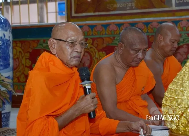 Hòa thượng Đào Như giáo giới, nghiêm khắc nhắc nhở Đại đức Nhuận Đức về những nguyên tắc thuyết giảng và ứng xử của một Tăng sĩ dai-duc--thich-nhuan-duc1.jpg