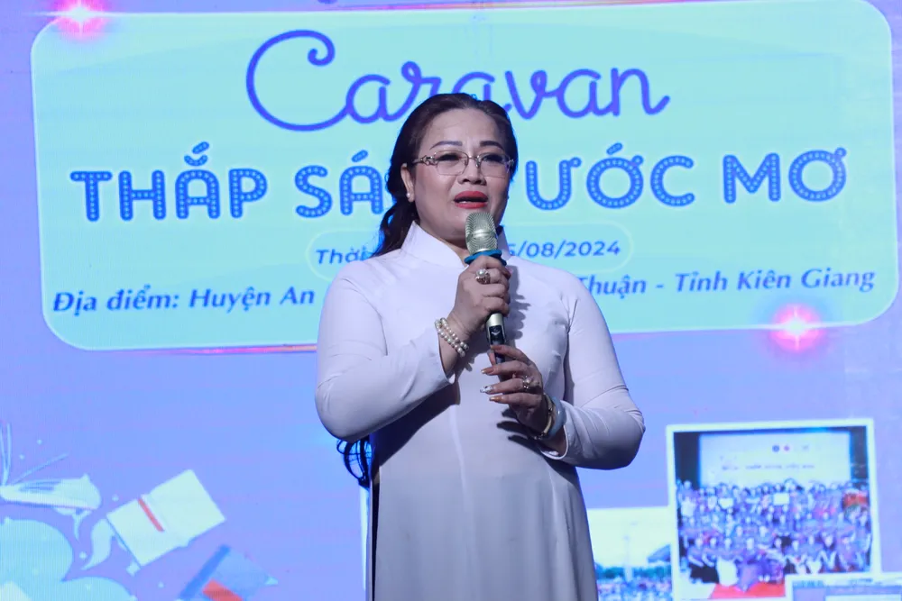 Theo bà Đặng Thị Ngọc Huệ, sau dịch bệnh, bối cảnh kinh tế rất khó khăn nhưng với nỗ lực của CLB cùng với sự đồng hành của các mạnh thường quân BTC đã thực hiện được chương trình ý nghĩa. Thắp sáng ước mơ