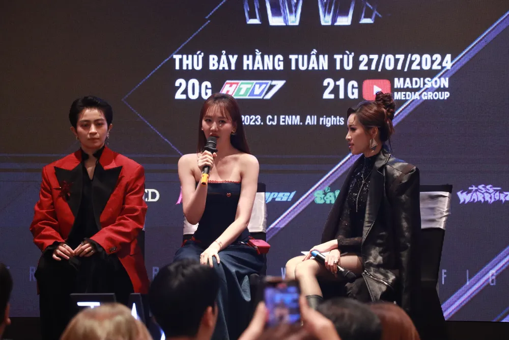 Bà xã Trấn Thành chia sẻ tại chương trình nu-hoang-vu-dao-duong-pho1.JPG