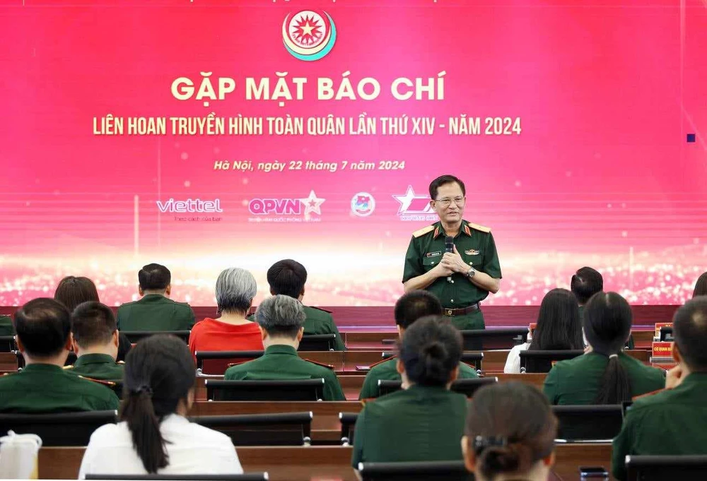 Thiếu tướng Nguyễn Kim Tôn, Giám đốc Trung tâm Phát thanh - Truyền hình Quân đội Trưởng Ban tổ chức Liên hoan truyền hình toàn quân lần thứ 14, chủ trì buổi gặp mặt. Liên hoan truyền hình toàn quân