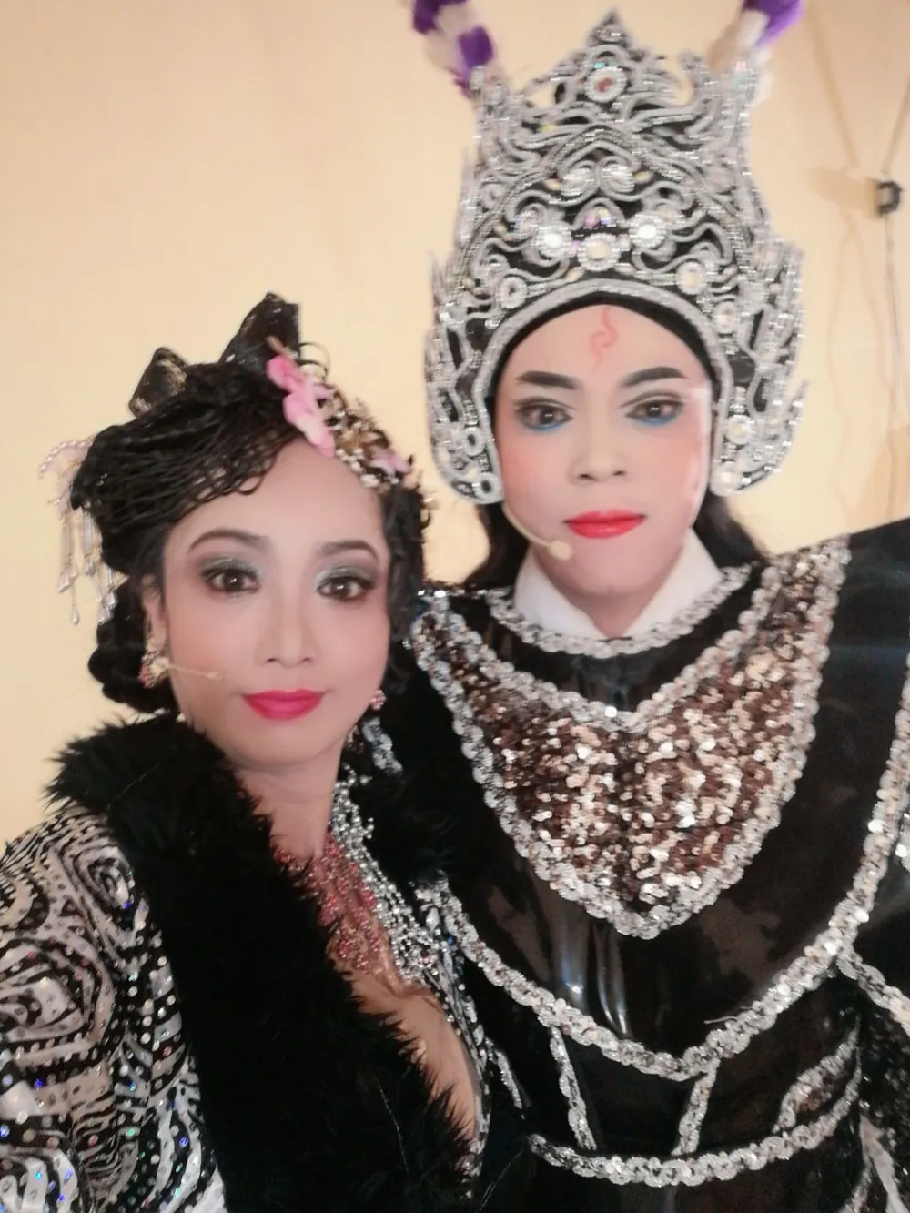 Soạn giả Tô Thiên Kiều và nghệ sĩ cải lương Lê Hùng nghe-si-cai-luong-le-hung2.jpg