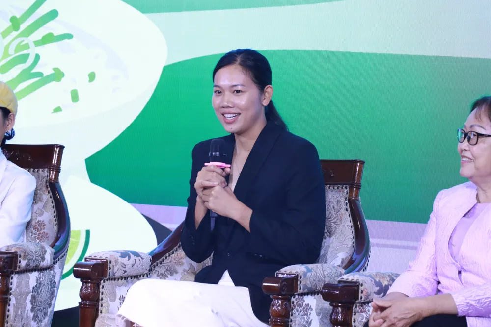Có mặt tại chương trình, kình ngư Ánh Viên chia sẻ bản thân xuất thân là một vận động viên khi thi đấu luôn mong muốn mọi người trên thế giới biết đến người Việt cũng như tài năng của người Việt, ngoài ra còn có ẩm thực Việt cụ thể là phở Việt. vietnam-pho-festival.JPG