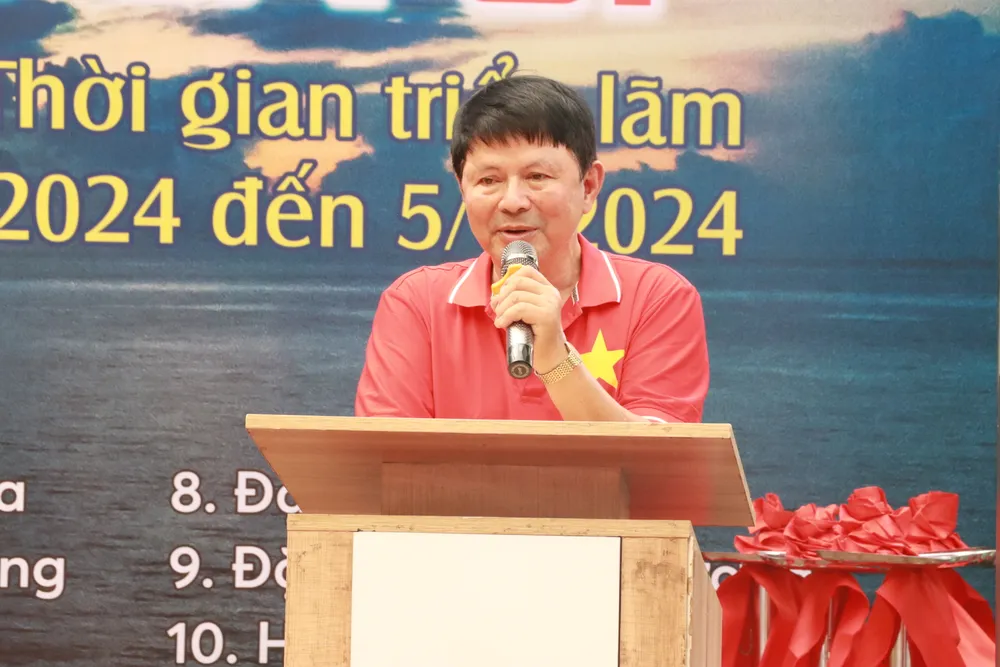Ông Đoàn Hoài Trung, Chủ tịch Hội Nhiếp ảnh TP.HCM. yeu-lam-truong-sa-oi (2).JPG