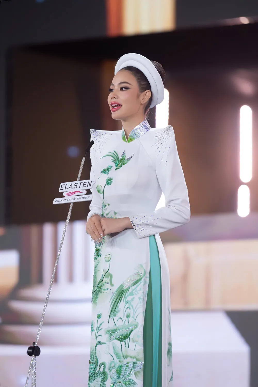 Các thí sinh thể hiện phần thi thuyết trình về hòa bình miss-grand-vietnam-2024-4.jpg