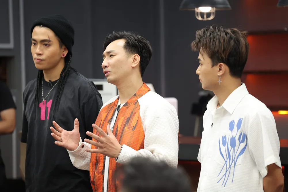 Từ trái sang: Kiên Ứng, MC Thành Trung và HuyR Anh trai vượt ngàn chông gai