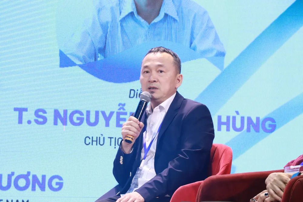 Nhạc sĩ Quốc Trung chia sẻ tại buổi tọa đàm Nhạc sĩ Quốc Trung