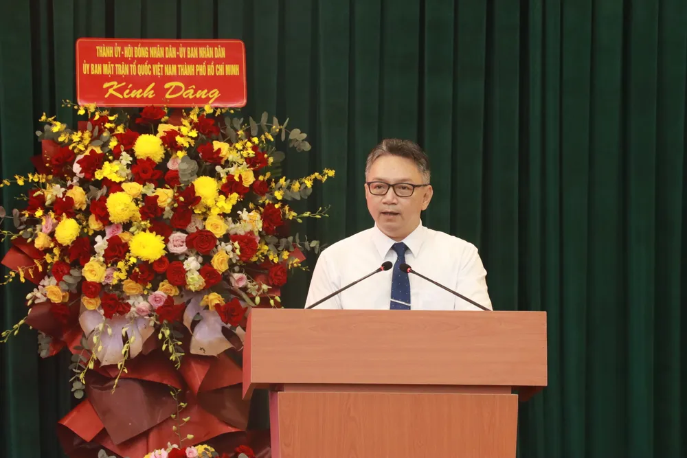 Ông Phạm Thành Nam, Giám đốc Bảo tàng Tôn Đức Thắng phát biểu ton-duc-thang.JPG