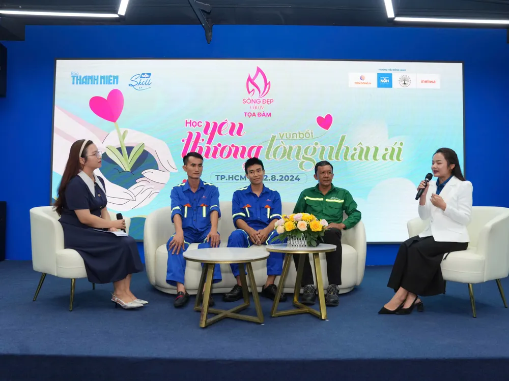 Ba anh đã cứu người trên cầu Phú Mỹ (giữa) giao lưu tại tọa đàm Vụ tai nạn trên cầu Phú Mỹ