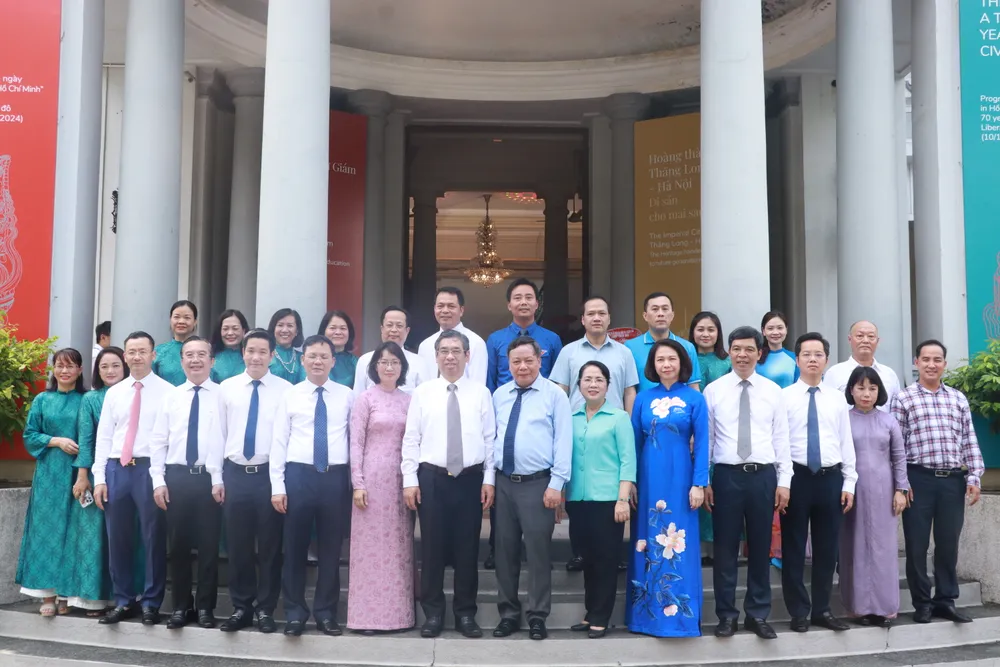 Các lãnh đạo và đại biểu chụp hình lưu niệm nguyen-phuoc-loc1.JPG