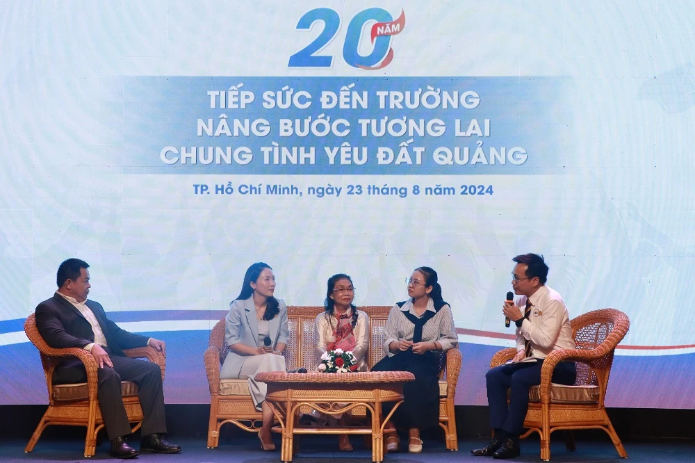 tiep-suc-den-truong-quang-nam-da-nang2.JPG