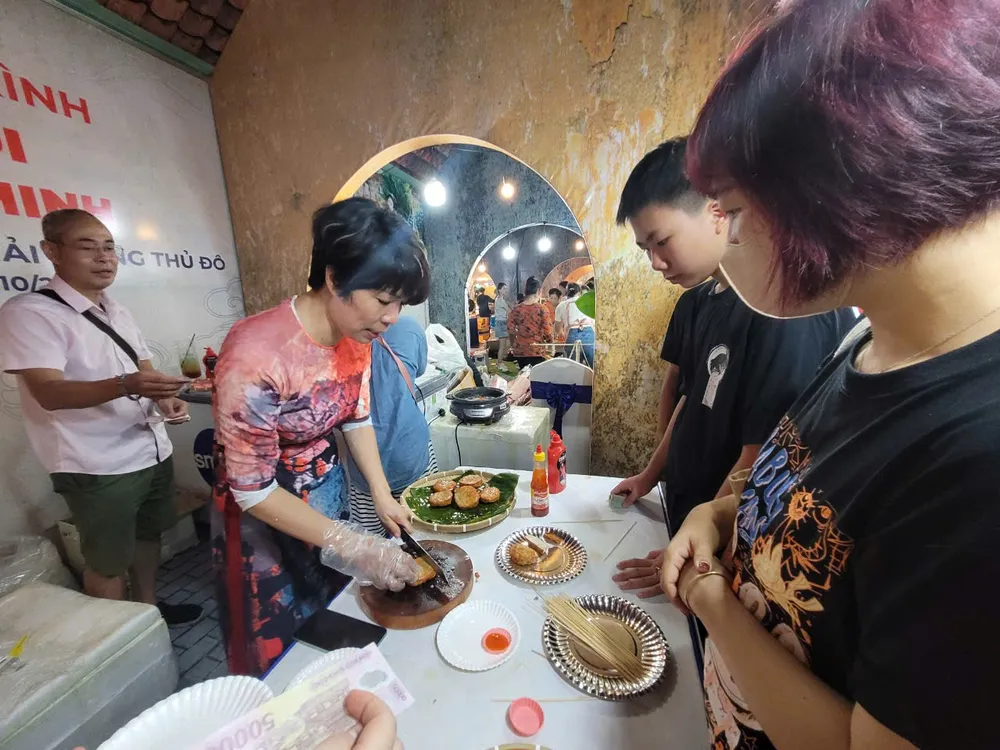 Chả vịt Vân Đình liên tục cháy hàng nhung-ngay-ha-noi-tai-tp.hcm5.jpg
