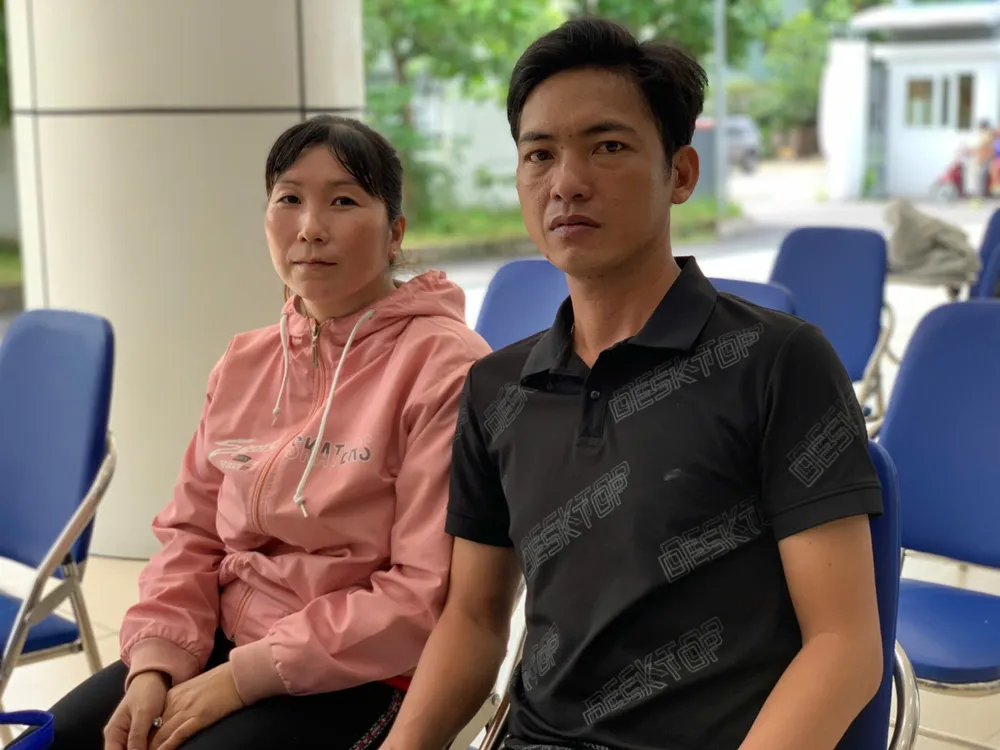 Nguyễn Văn Út (An Giang, sống tại Khu lưu trú Văn hóa số 1) và vợ diem-ho-tro-dich-vu-cuoi-cho-thanh-nien-cong-nhan.jpg