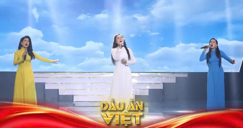 Trong phần Hòa giọng, cả ba thí sinh hát tam ca ca khúc Khát vọng (nhạc sĩ Phạm Minh Tuấn. dau-an-viet5.jpg