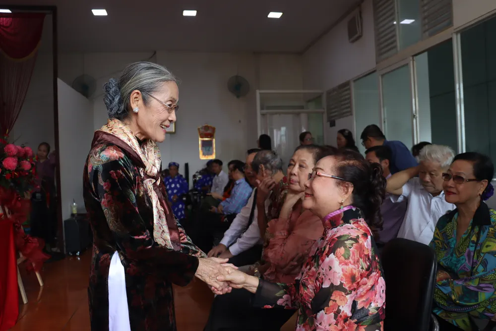 Diễn viên Thanh Hiền và NSƯT Thanh Dậu gio-to-san-khau3.JPG