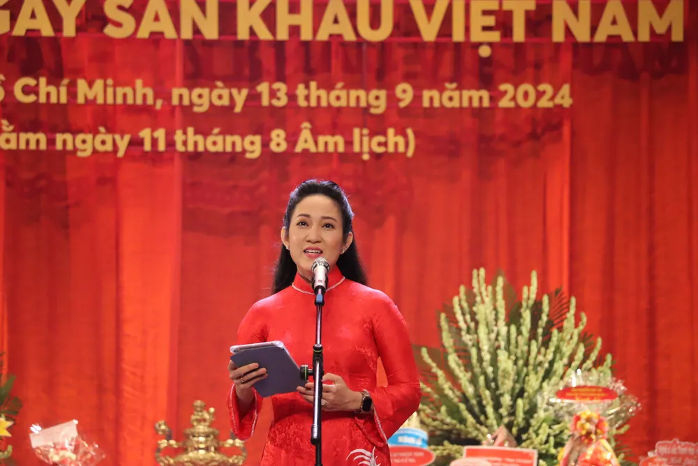 NSND Thanh Thúy, Phó Giám đốc Sở VH&TT TP.HCM phát biểu. gio-to-san-khau1.JPG