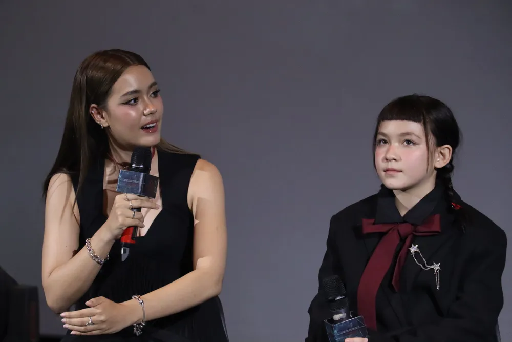 Nữ diễn viên Denise Jelilcha Kapaun chia sẻ tee-yod-quy-an-tang-2.JPG