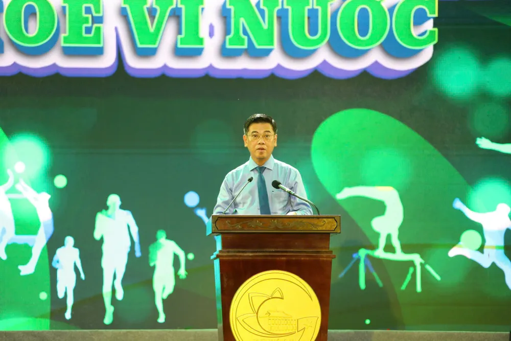 Khoẻ để xây dựng và bảo vệ Tổ quốc