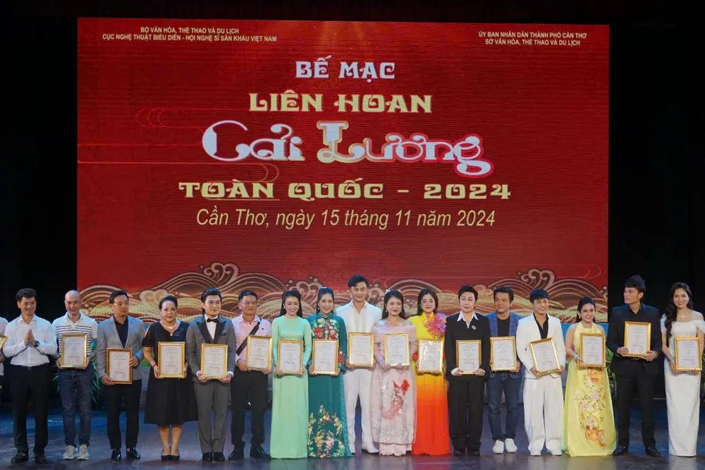 lien-hoan-cai-luong-toan-quoc12.jpg